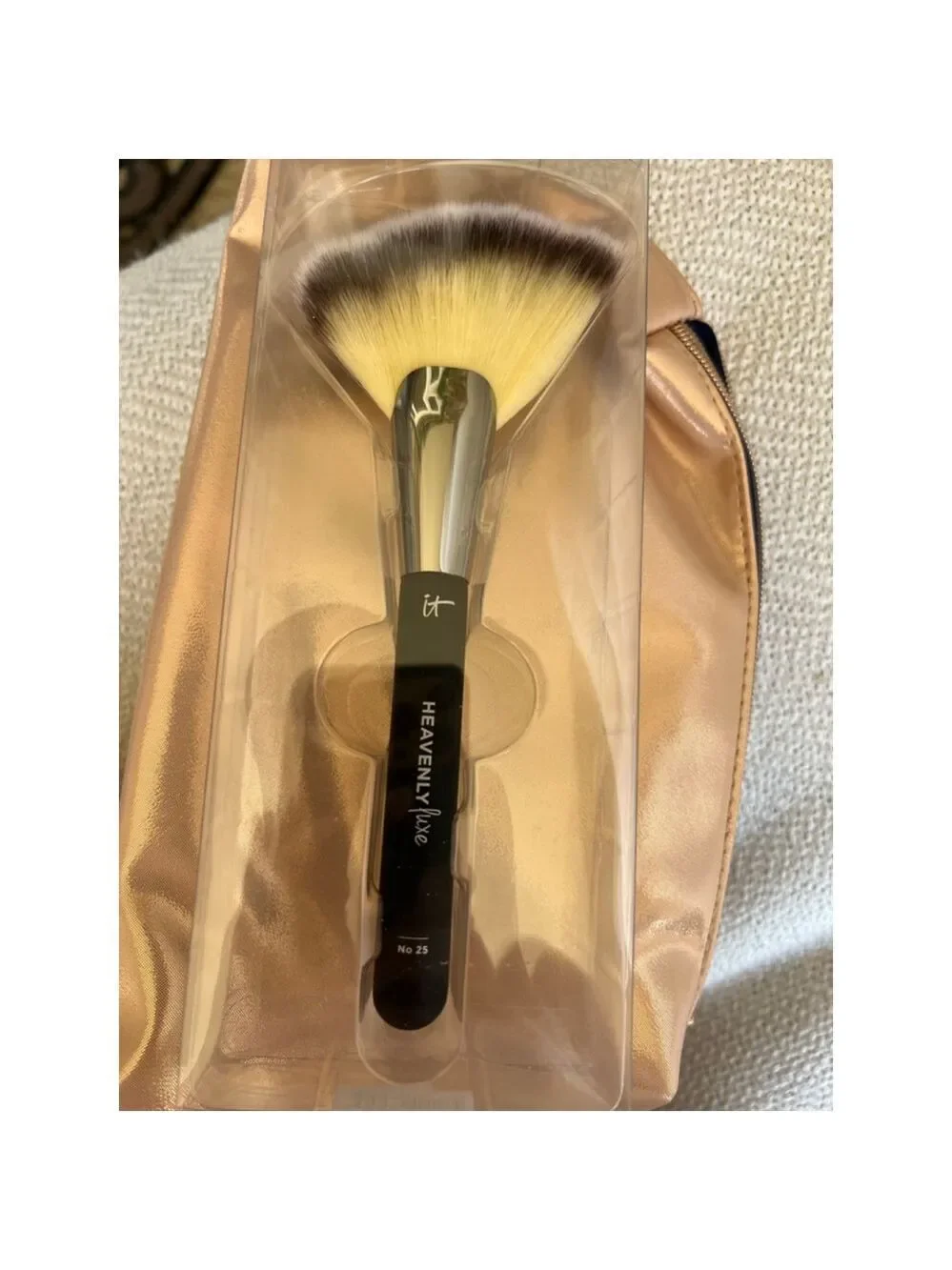 New IT Cosmetics Heavenly Luxe Makeup Brush #25 sealed in box